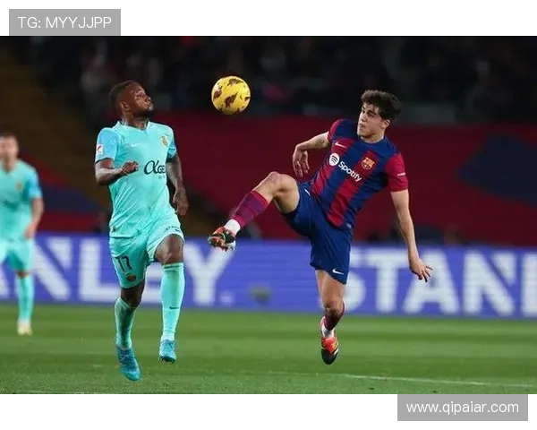 拜仁与巴萨争抢17岁中场新星泽卢卡斯引发关注